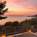 Semesterbostad Sadova Messinia Pearl Cozy Seafront Tiny House