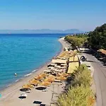 Semesterbostad Sadova Messinia Pearl Cozy Seafront Tiny House