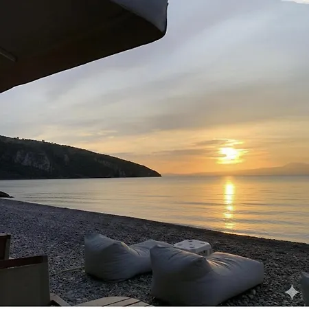 Sadova Messinia Pearl Cozy Seafront House * Αβία